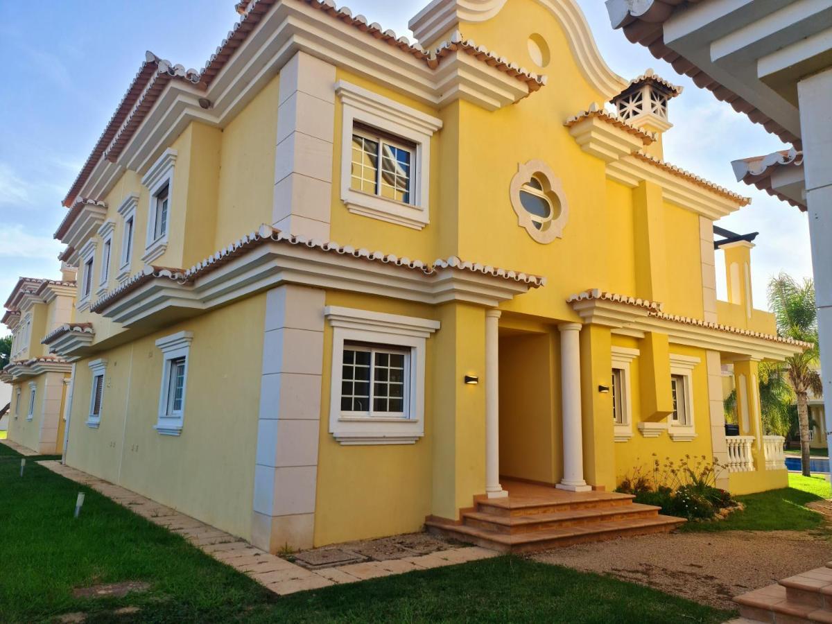 Homefield Gardens By Hnm Villa